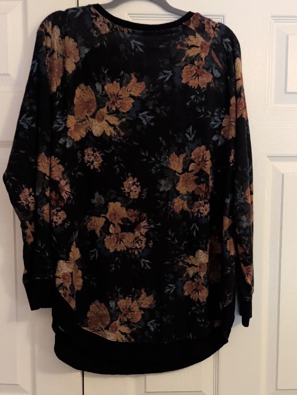 Maurices Floral V-Neck Long Sleeve Top - Black with Rust Floral EUC - Picture 3 of 6